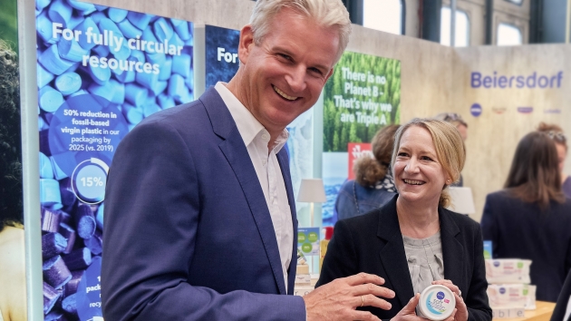 30 % weniger Emissionen – so will Beiersdorf die Transformation schaffen - Christian Haensch, Geschäftsführer Deutschland und Schweiz für die Marke Nivea von Beiersdorf, auf dem Greentech Festival 2023 in Berlin - Quelle: Gitta Neufang